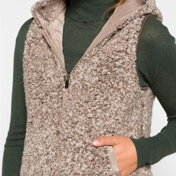 Reversible Vest - Picture 2 of 5